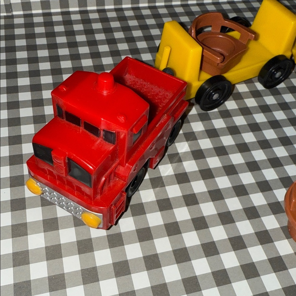 Vintage Fisher price little people Colorful Train fueled truck Toy Mattel 2004 - Picture 3 of 9